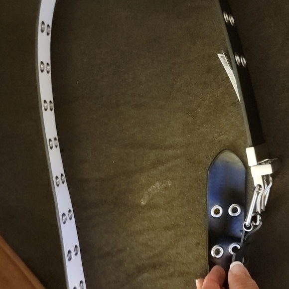 No Boundaries Women's XL Reversible Belt - Picture 2 of 10